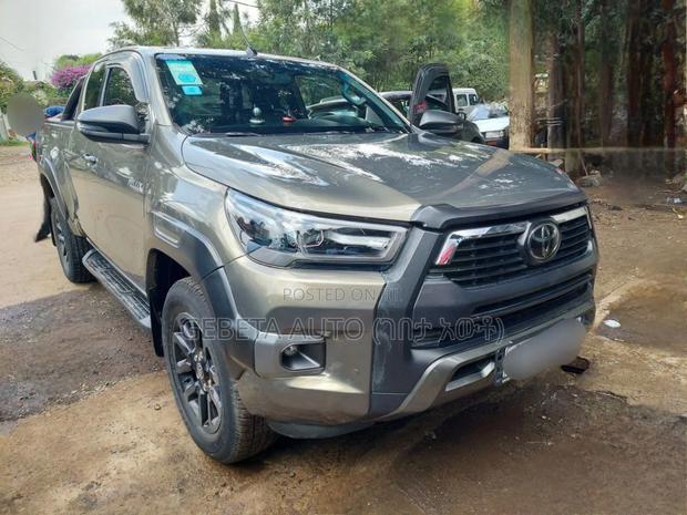 Toyota Hilux 2022 Silver