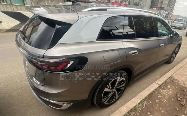 Volkswagen ID.6 2023 Beige