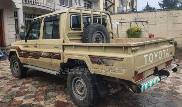 Toyota Land Cruiser 2017 Gold