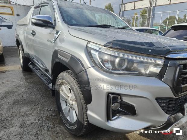 Toyota Hilux 2016 Silver