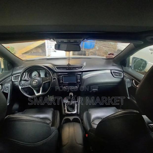 Nissan Qashqai 2018 Brown