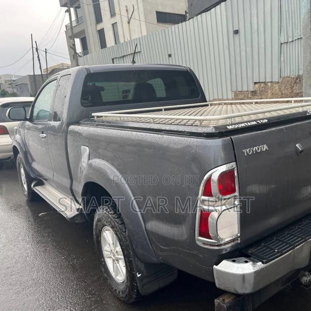 Toyota Hilux 2013 White