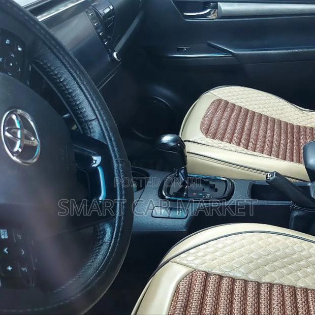 Toyota Hilux 2021 Brown