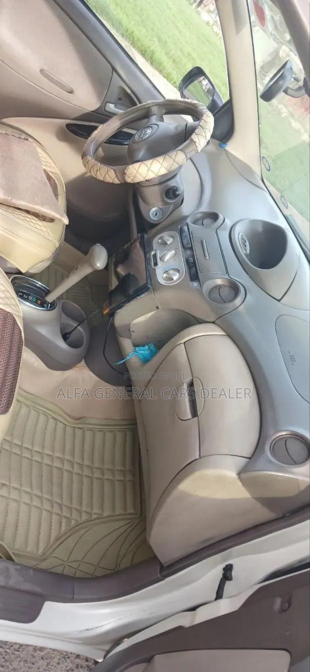 Toyota Platz 2004 Silver