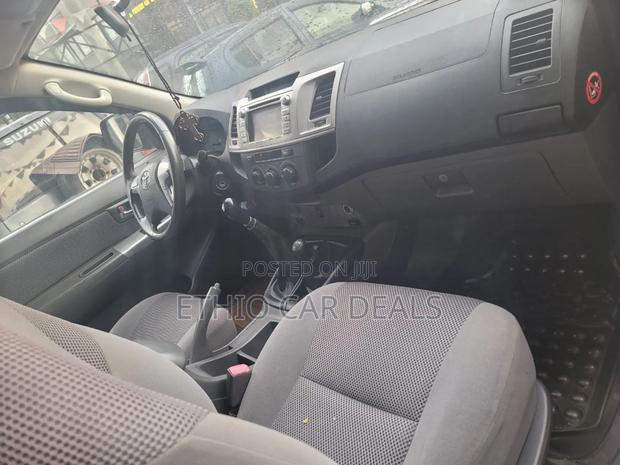 Toyota Hilux 2013 Gold
