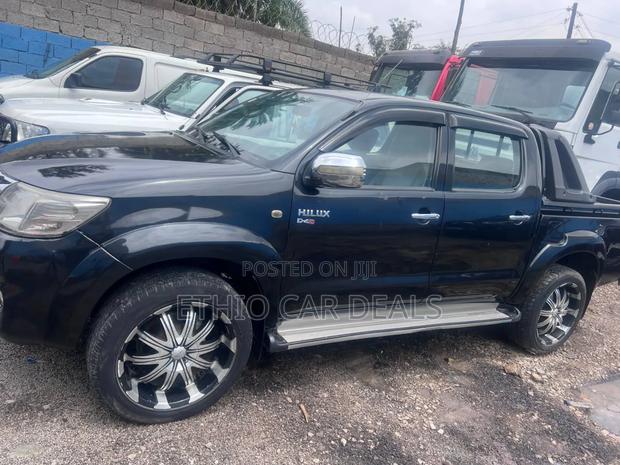 Toyota Hilux 2011 Black