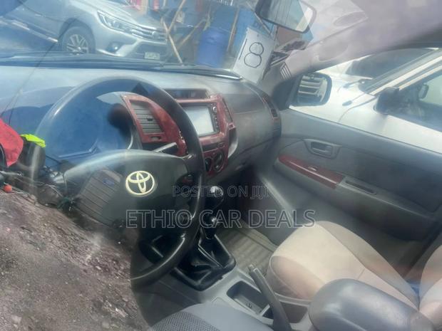 Toyota Hilux 2011 Black