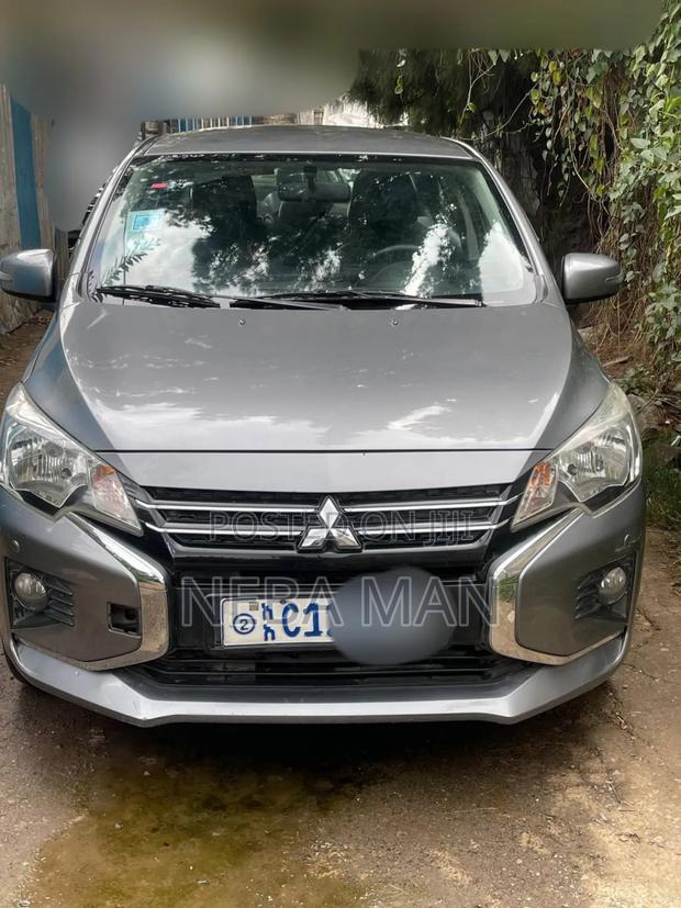 Mitsubishi Attrage 2022 Silver