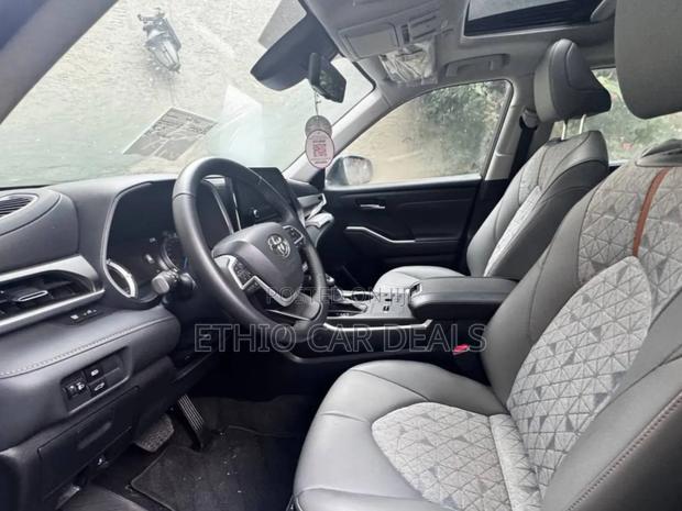 New Toyota Highlander Hybrid 2024 Silver