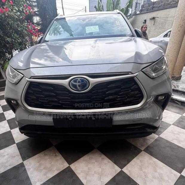 New Toyota Highlander Hybrid 2023 Silver