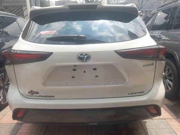 New Toyota Highlander Hybrid 2023 Pearl