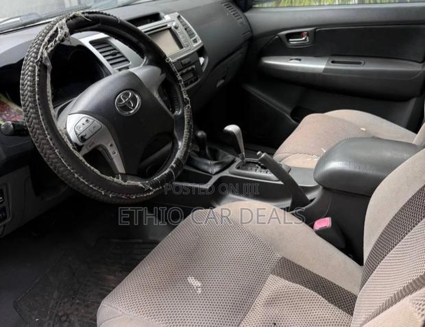 Toyota Hilux 2015 Silver