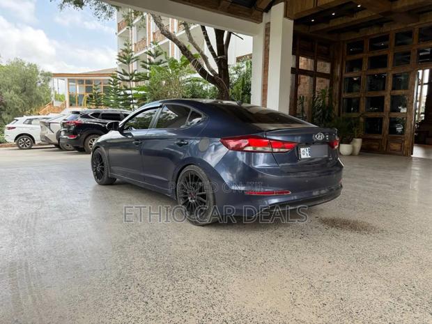 Hyundai Avante 2018 Blue