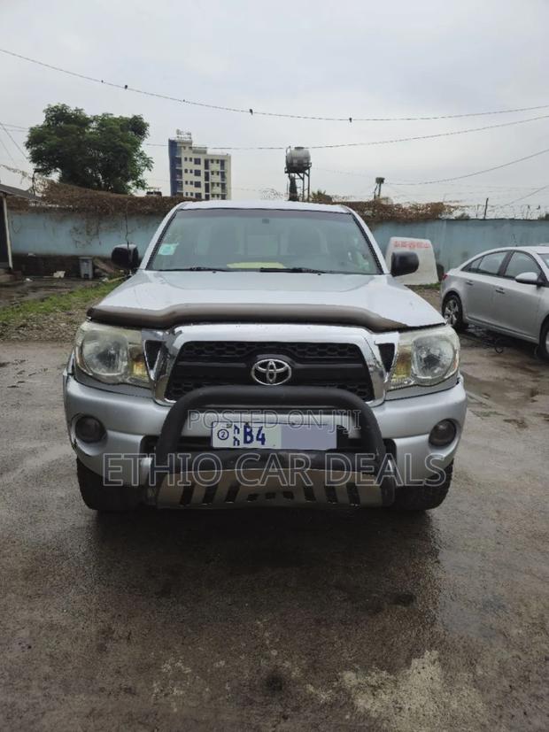 Toyota Tacoma 2011 Silver