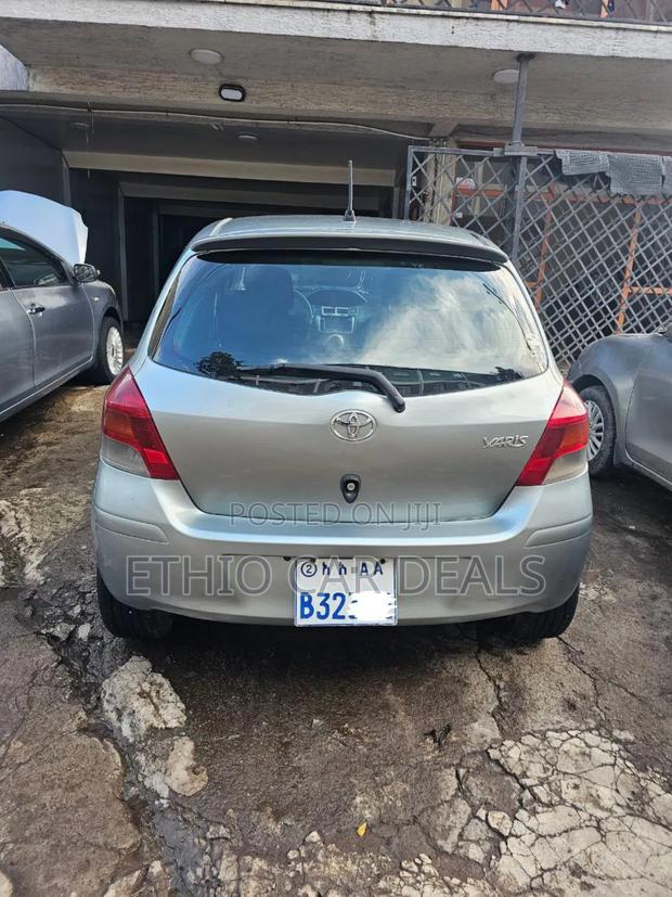 Toyota Yaris 2010 Gray