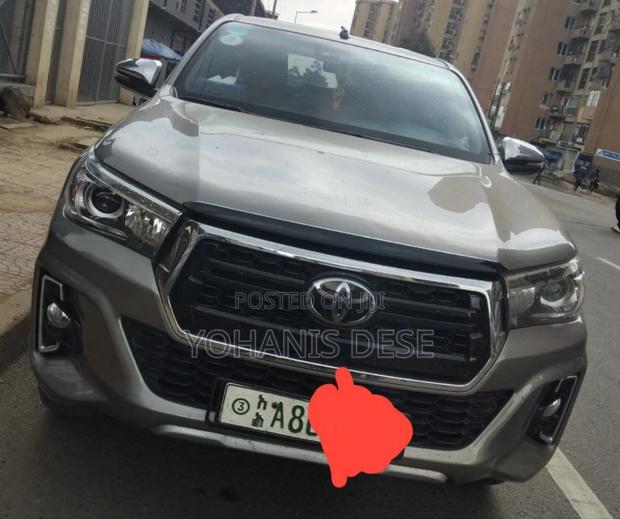 Toyota Hilux 2019 Gray