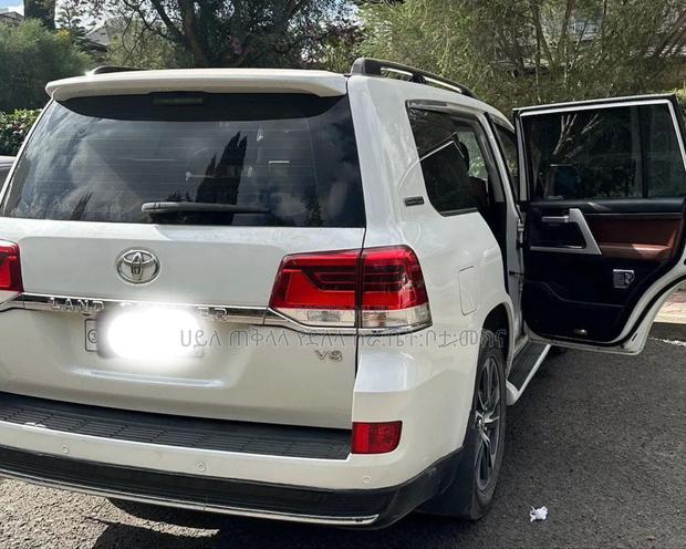 Toyota Land Cruiser 2020 White