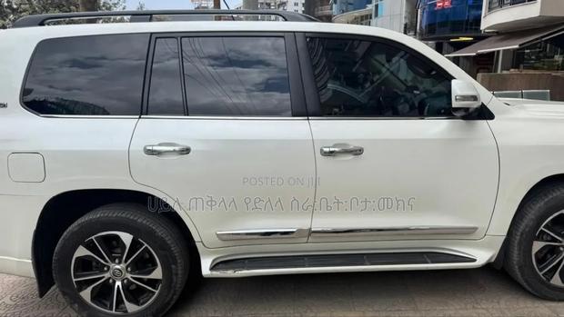 Toyota Land Cruiser 2020 White