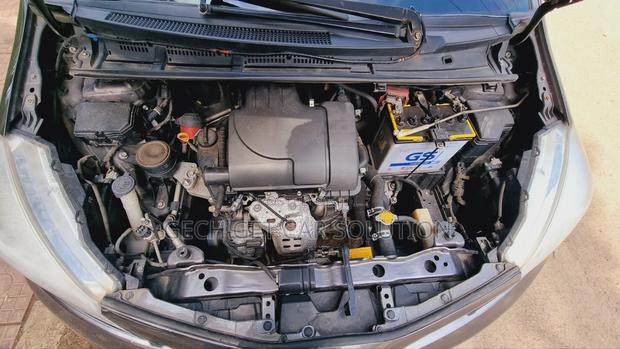 Toyota Yaris 2012 Gray