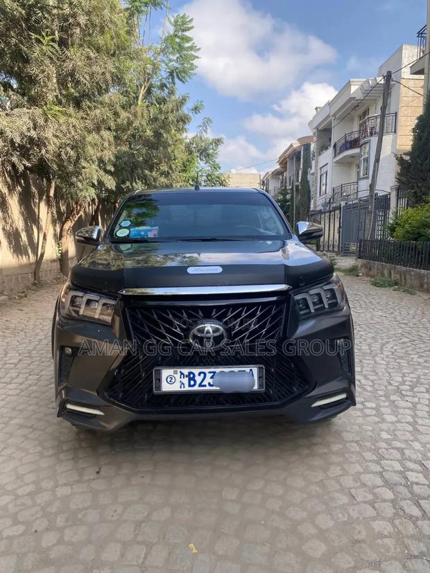 Toyota Hilux 2016 Black
