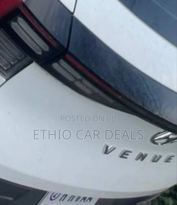 Hyundai Venue 2023 White