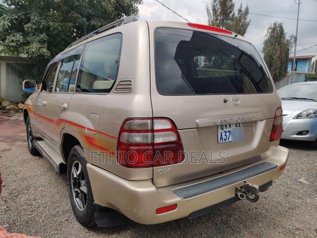 Toyota Land Cruiser 2005 Gold