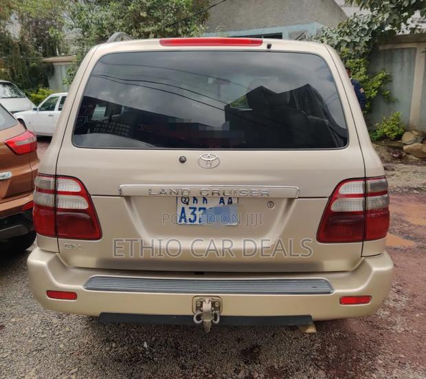 Toyota Land Cruiser 2005 Gold