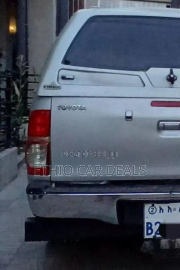 Toyota Hilux 2012 Gold
