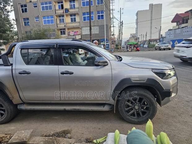 Toyota Hilux 2021 Silver