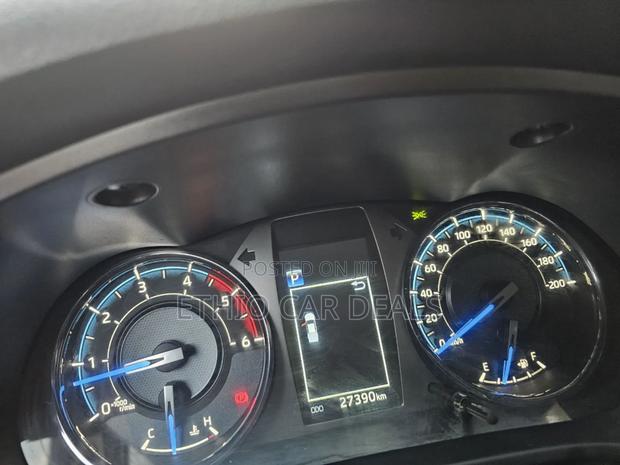 Toyota Hilux 2021 Silver