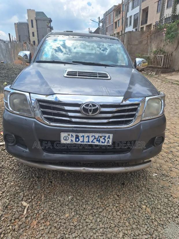 Toyota Hilux 2012 Black