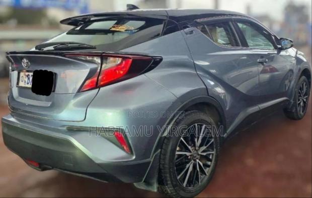 Toyota C-HR 2020 Blue