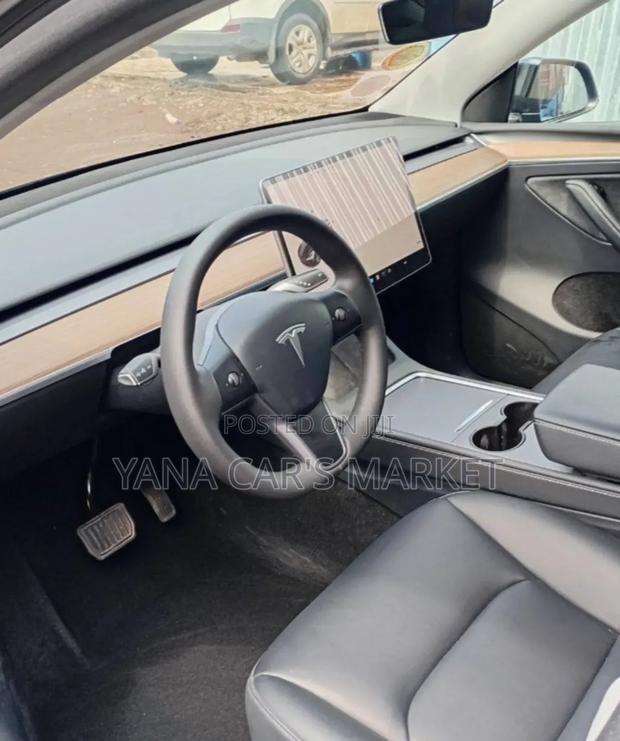 Tesla Model Y 2022 Black
