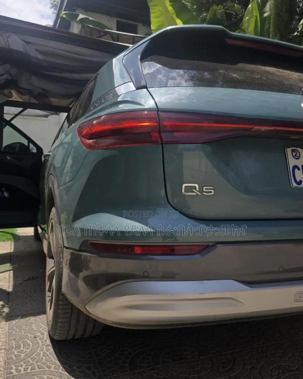 Audi Q5 2024 Green