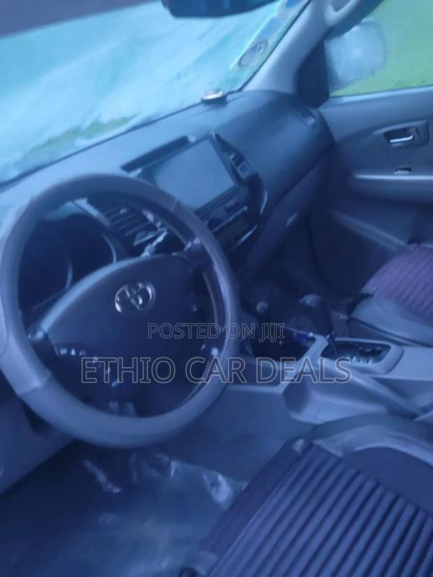 Toyota Hilux 2010 Blue