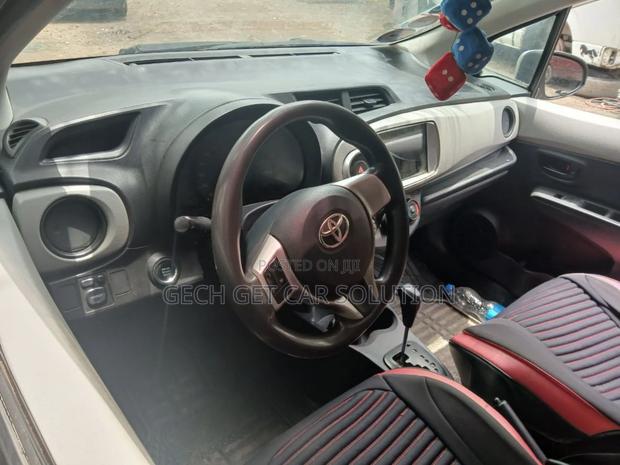 Toyota Yaris 2012 Silver