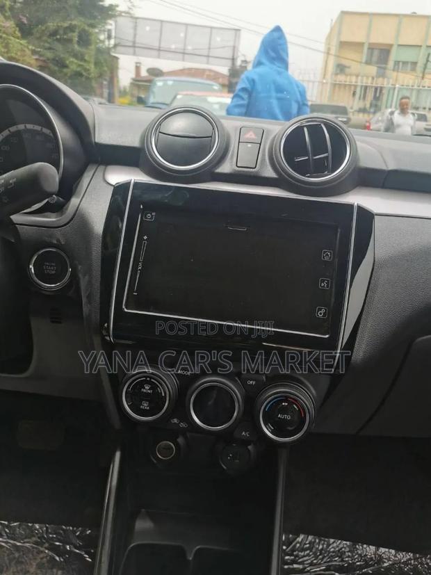 Suzuki Swift 2022 Gray