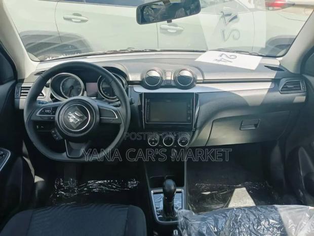 Suzuki Swift 2022 Gray