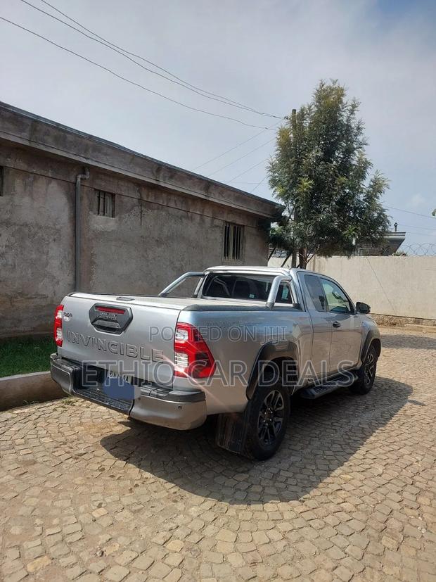 Toyota Hilux 2021 Silver