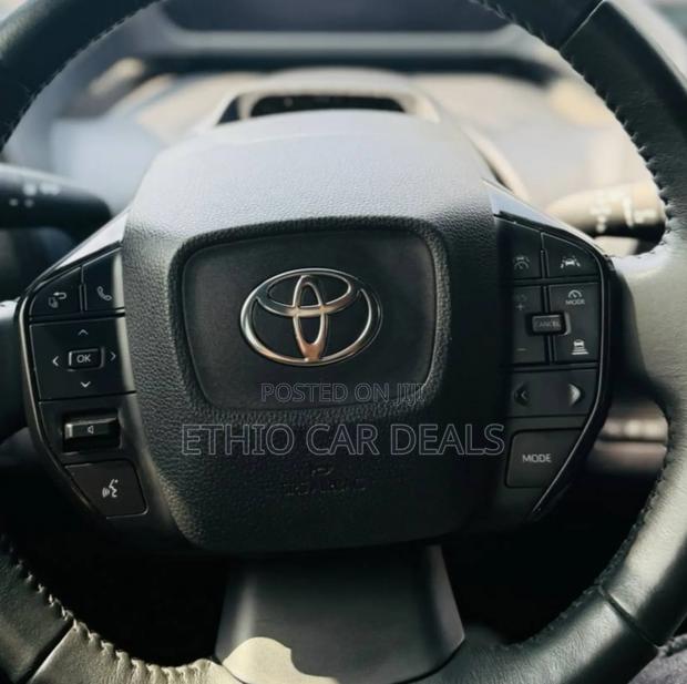 Toyota bZ4X 71.4 kWh FWD 2023 Silver