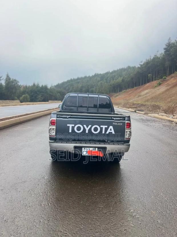 Toyota Hilux 2014 Gray