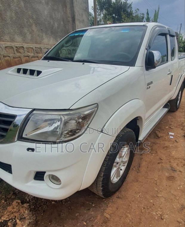 Toyota Hilux 2015 White