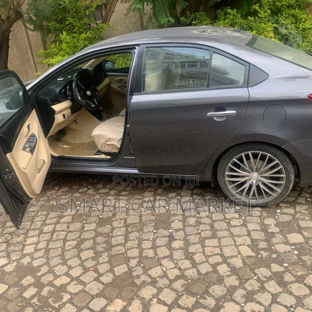 Toyota Yaris 2016 Gray
