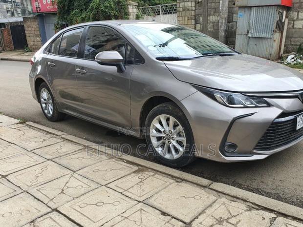 Toyota Corolla 2022 Silver