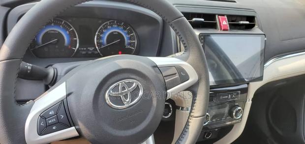 Toyota Rush 2022 Silver
