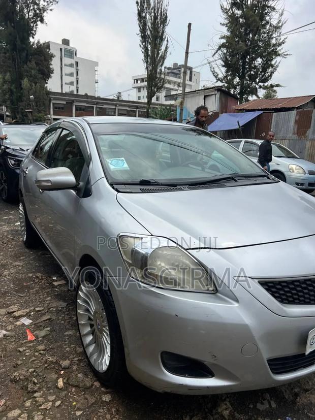 Toyota Yaris 2009 Silver