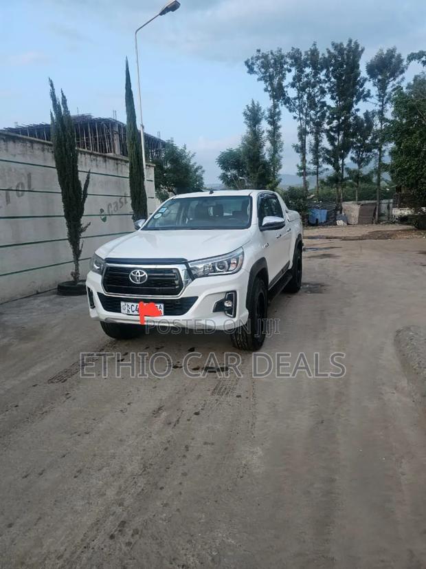 Toyota Hilux 2018 White