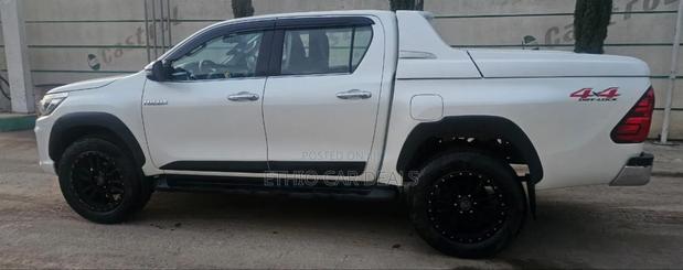 Toyota Hilux 2018 White