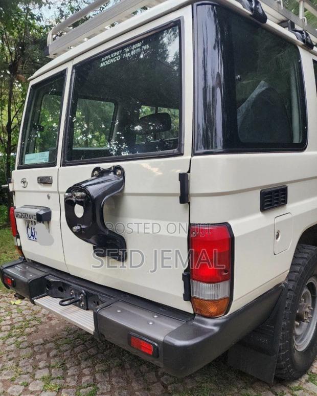 Toyota Land Cruiser 2017 White