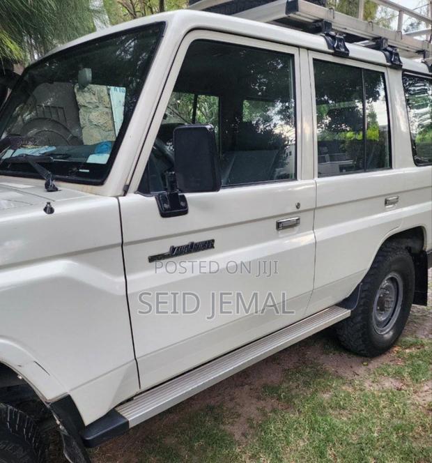 Toyota Land Cruiser 2017 White